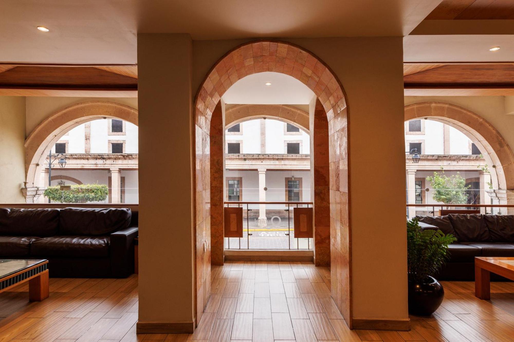 Hotel Qualitel Centro Histórico Morelia Esterno foto