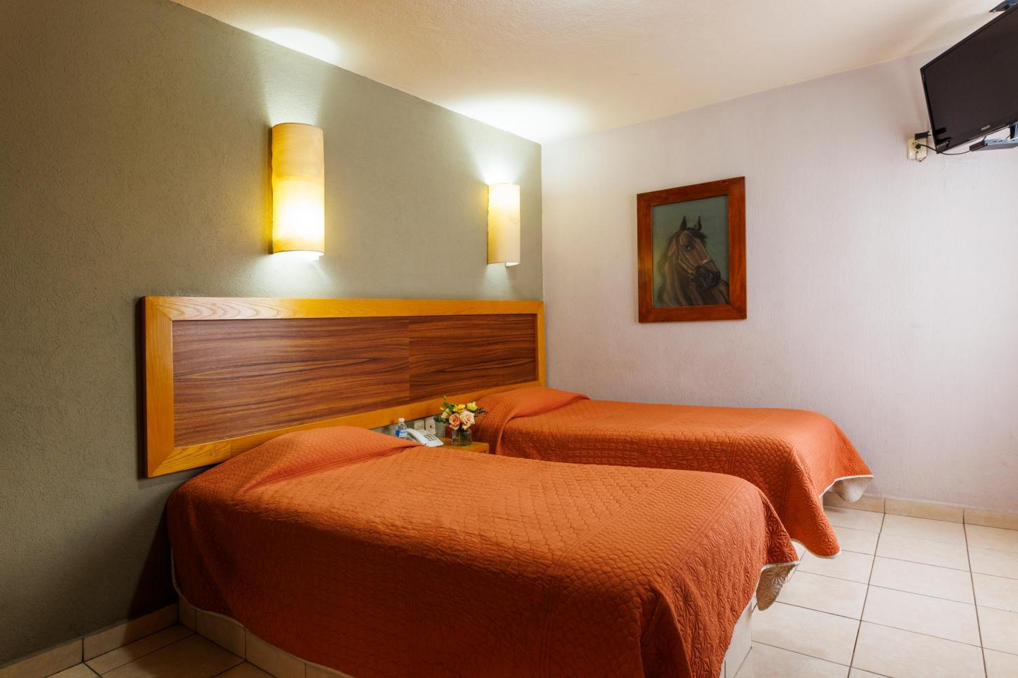 Hotel Qualitel Centro Histórico Morelia Esterno foto
